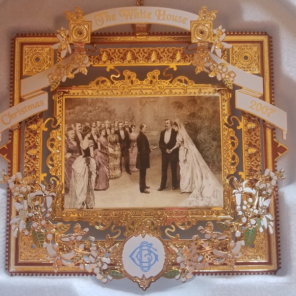 The White House historical Association Christmas ornament dated 2007. - Picture 1 of 5